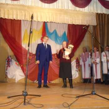 На сцене Полевосундырского СДК – народный фольклорный ансамбль «Каçал»